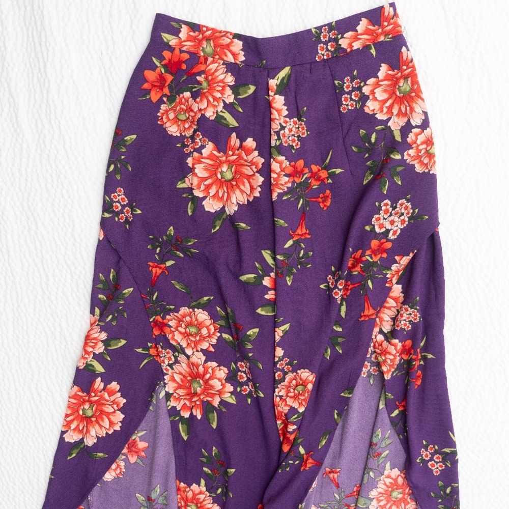 Romeo & Juliet Couture Purple Red Floral pants